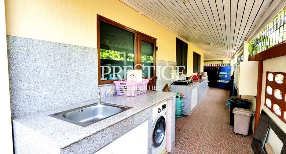 For sale 4 bedrooms house in Sattahip, Chonburi