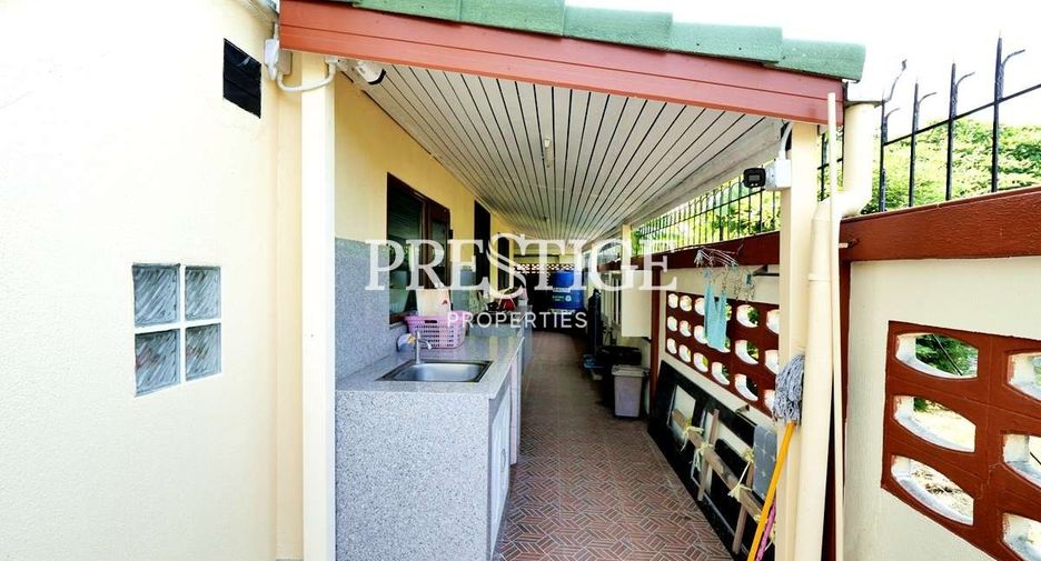 For sale 4 bedrooms house in Sattahip, Chonburi