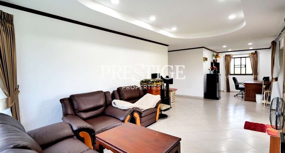 For sale 4 bedrooms house in Sattahip, Chonburi
