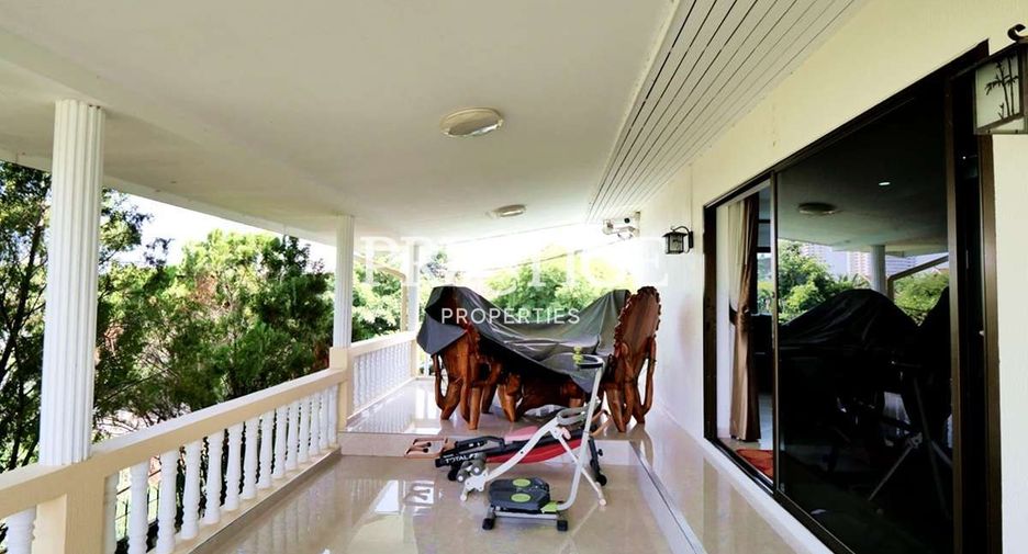 For sale 4 bedrooms house in Sattahip, Chonburi