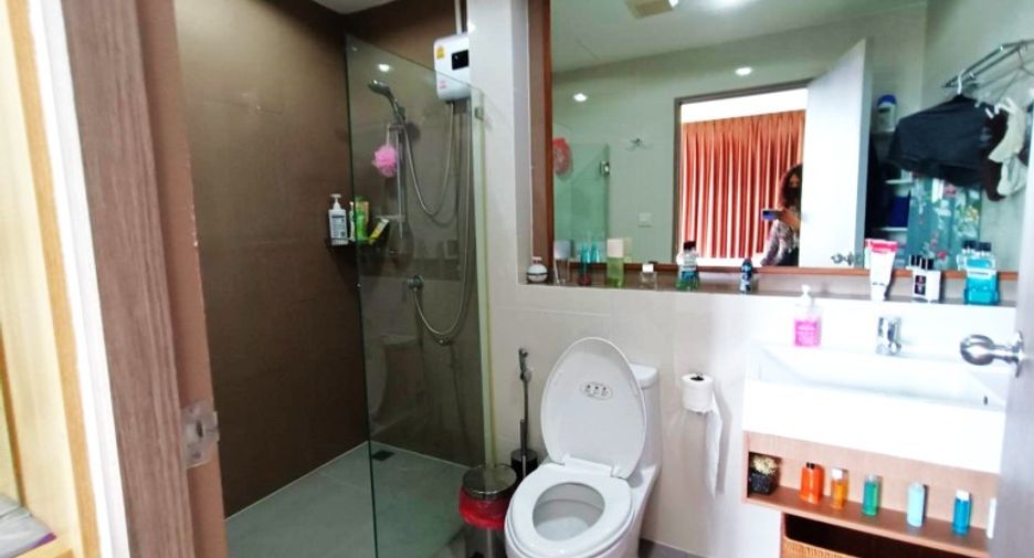 For sale 2 bedrooms condo in South Pattaya, Pattaya