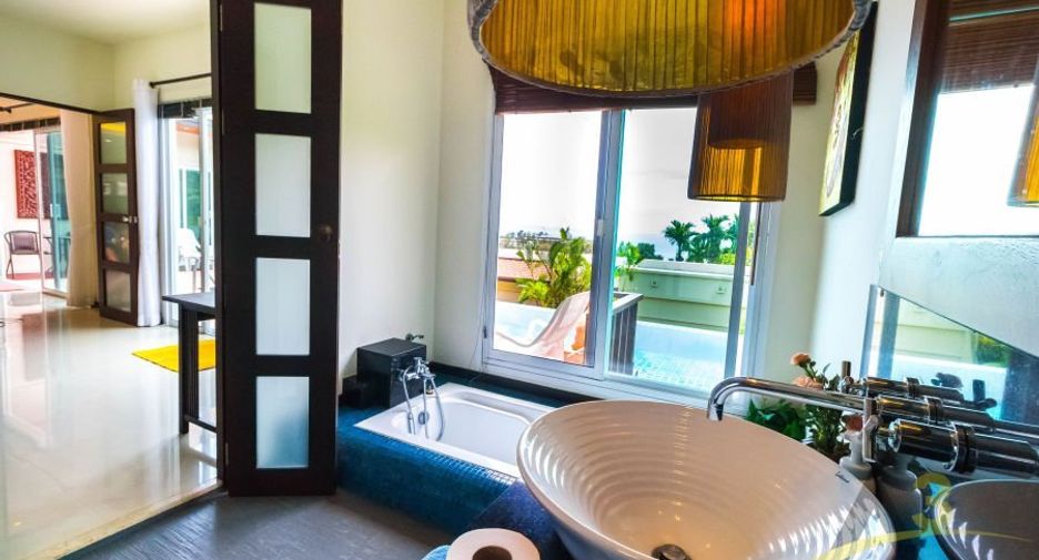 Villa en alquiler y en venta de 4 habitaciones en Mueang Phuket, Phuket