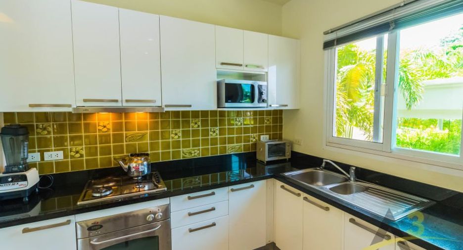 Villa en alquiler y en venta de 4 habitaciones en Mueang Phuket, Phuket