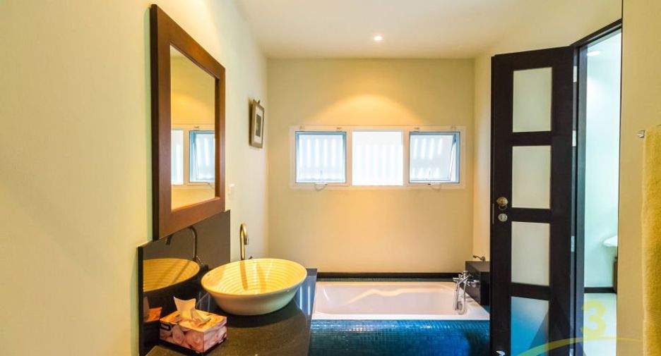 Villa en alquiler y en venta de 4 habitaciones en Mueang Phuket, Phuket