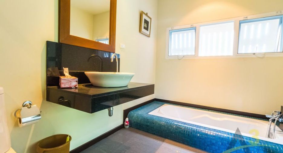 Villa en alquiler y en venta de 4 habitaciones en Mueang Phuket, Phuket