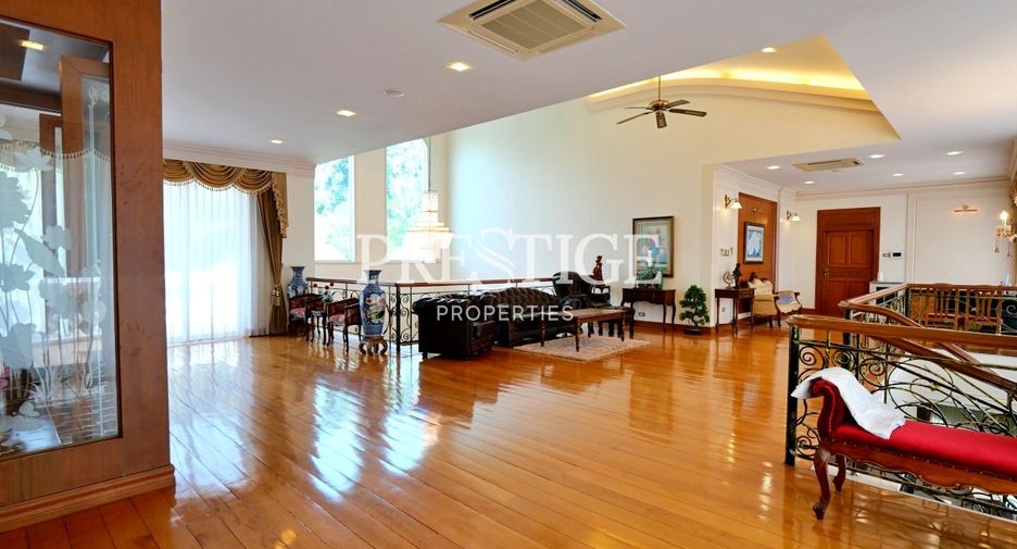 For sale 5 bedrooms house in Sattahip, Chonburi