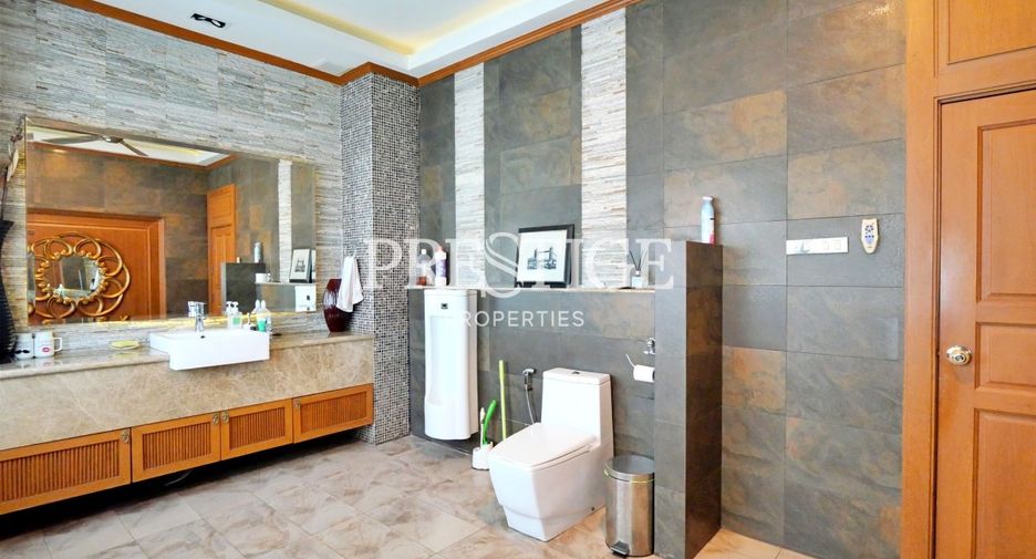 For sale 5 bedrooms house in Sattahip, Chonburi