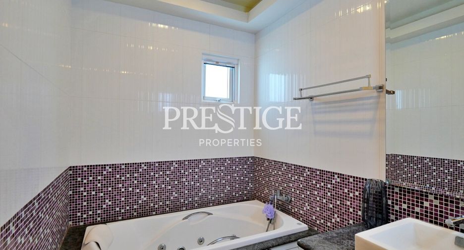 For sale 5 bedrooms house in Sattahip, Chonburi