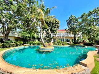 For sale 5 bedrooms house in Huay Yai, Pattaya