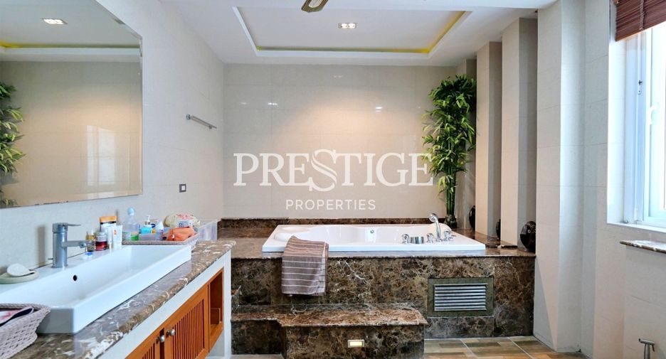 For sale 5 bedrooms house in Sattahip, Chonburi
