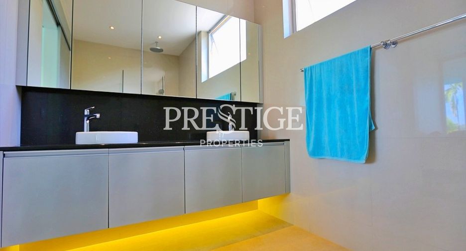 For sale and for rent 5 bedrooms house in Sattahip, Chonburi