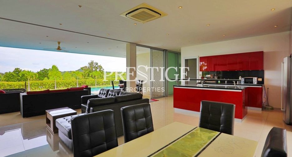 For sale and for rent 5 bedrooms house in Sattahip, Chonburi