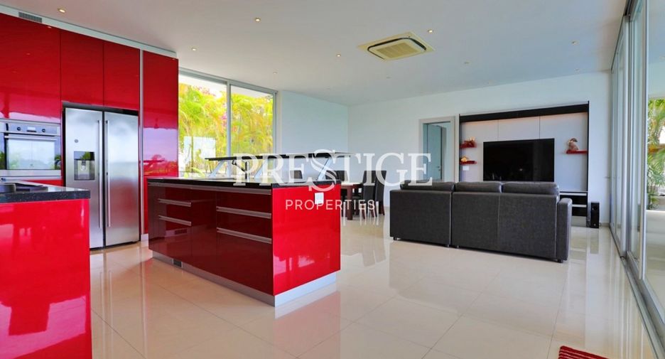 For sale and for rent 5 bedrooms house in Sattahip, Chonburi