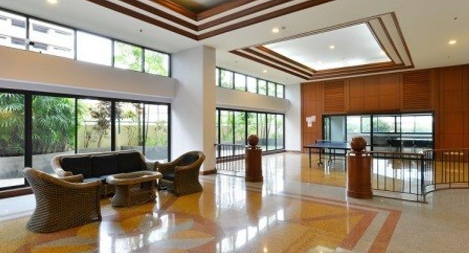 Condo en alquiler de 3 habitaciones en Watthana, Bangkok