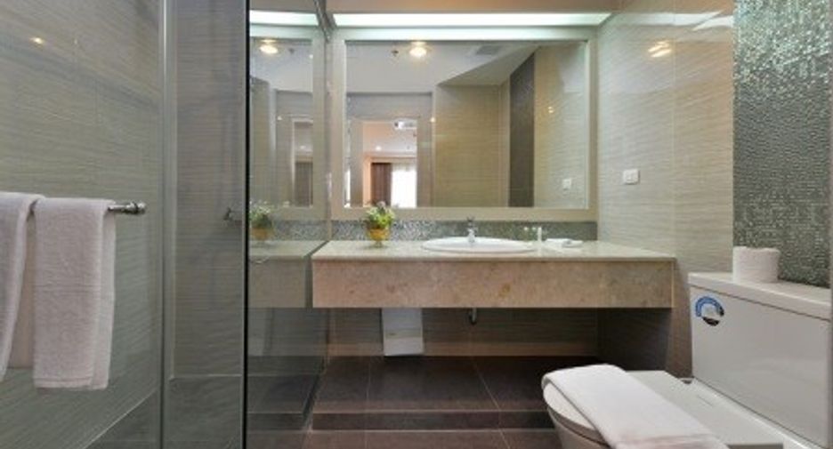 Condo en alquiler de 3 habitaciones en Watthana, Bangkok