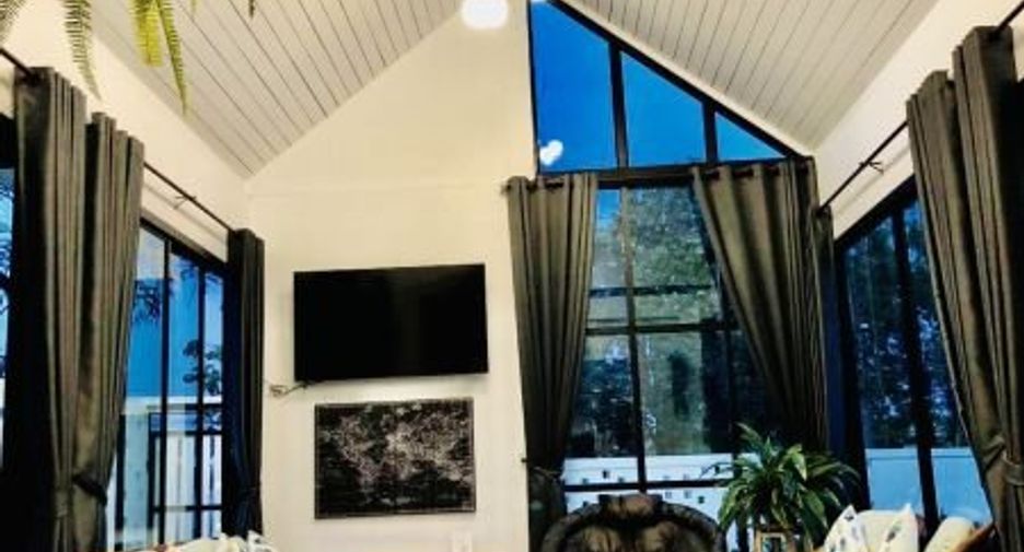 Casa en alquiler y en venta de 4 habitaciones en Bang Lamung, Chonburi