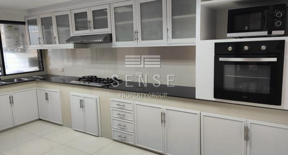 For rent 3 ベッドルーム condo in Khlong Toei, Bangkok
