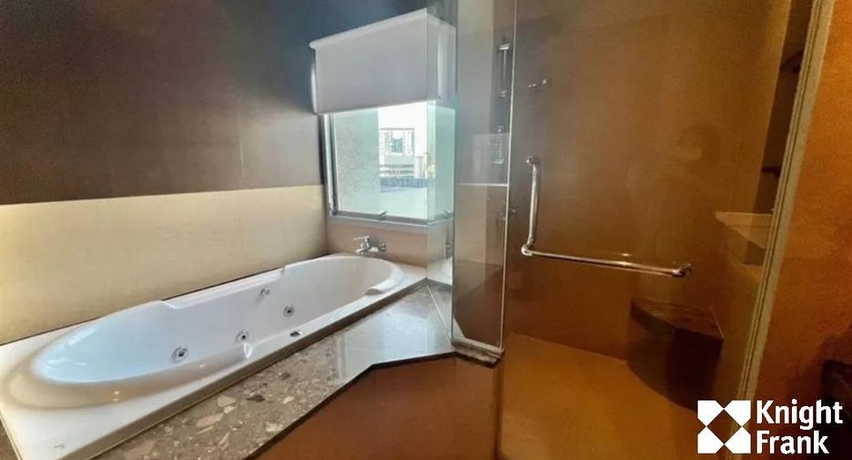 For rent 4 bedrooms condo in Pathum Wan, Bangkok