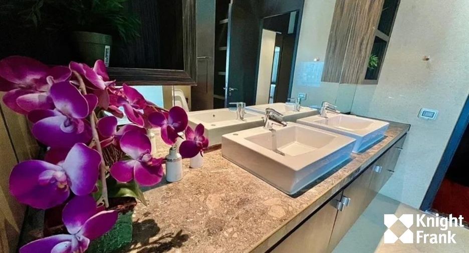 For rent 4 bedrooms condo in Pathum Wan, Bangkok