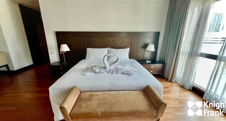 For rent 4 bedrooms condo in Pathum Wan, Bangkok