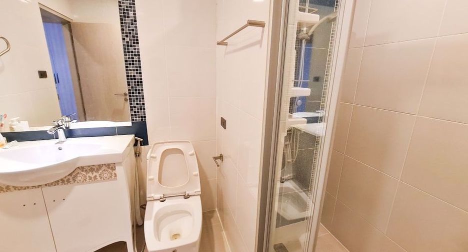 For rent そして for sale 2 Beds condo in Khlong Toei, Bangkok