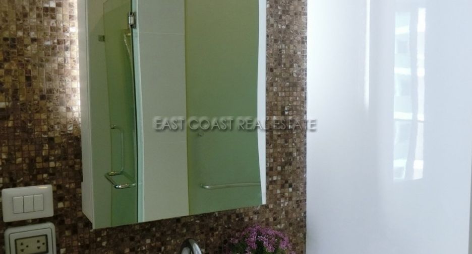 For sale 2 ベッドルーム condo in Bang Lamung, Chonburi