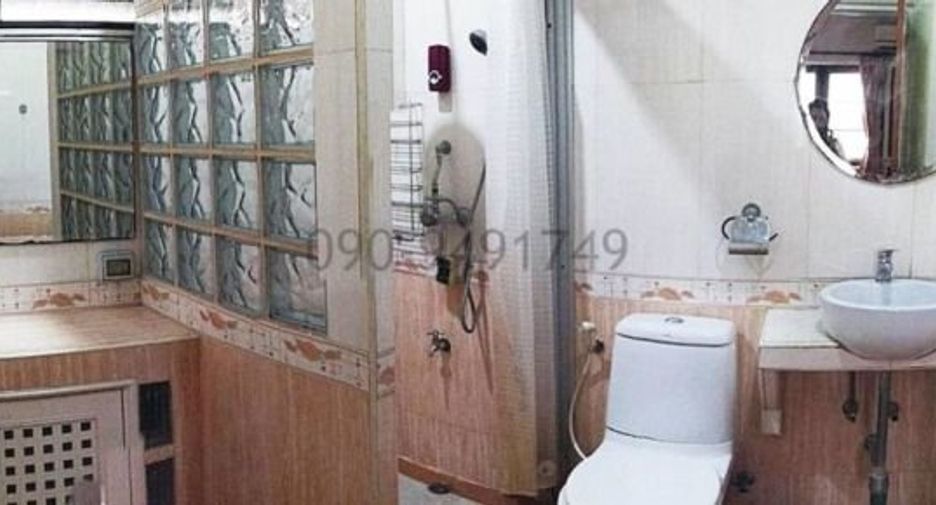 For rent 2 bedrooms townhouse in Wang Thonglang, Bangkok