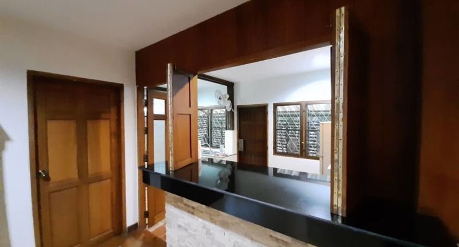 For rent 3 bedrooms house in Mueang Chiang Mai, Chiang Mai