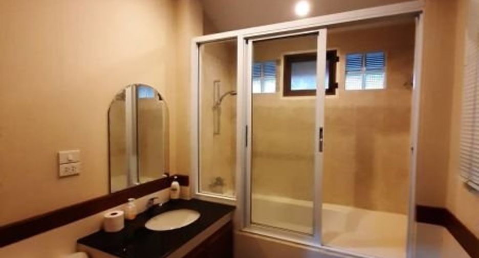 For rent 3 bedrooms house in Mueang Chiang Mai, Chiang Mai