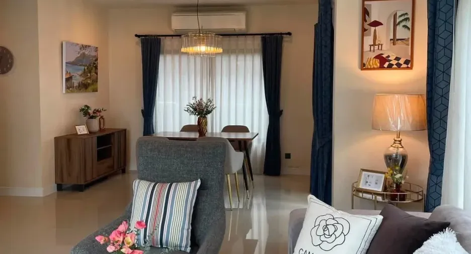 Haus zur Miete mit 4 Zimmer in Bang Kapi, Bangkok