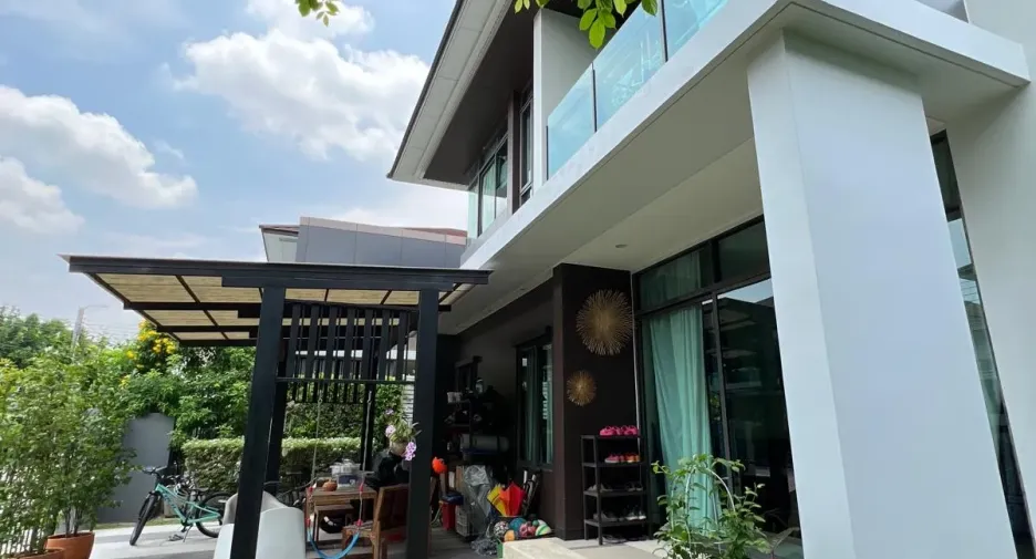 For rent 4 bedrooms house in Bang Kapi, Bangkok