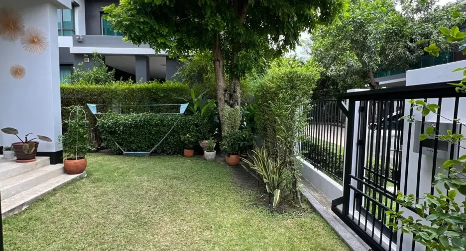 For rent 4 bedrooms house in Bang Kapi, Bangkok