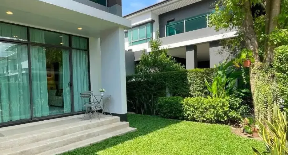 Haus zur Miete mit 4 Zimmer in Bang Kapi, Bangkok