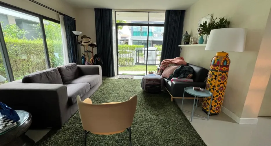 For rent 4 bedrooms house in Bang Kapi, Bangkok