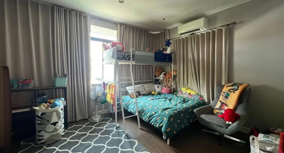 For rent 4 bedrooms house in Bang Kapi, Bangkok