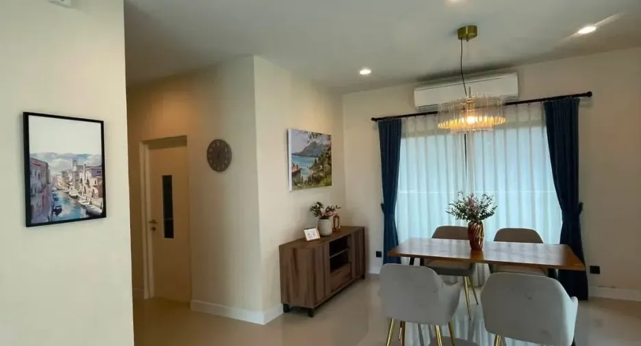 Haus zur Miete mit 4 Zimmer in Bang Kapi, Bangkok
