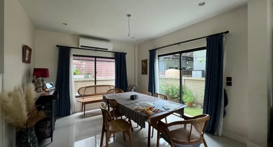 For rent 4 bedrooms house in Bang Kapi, Bangkok