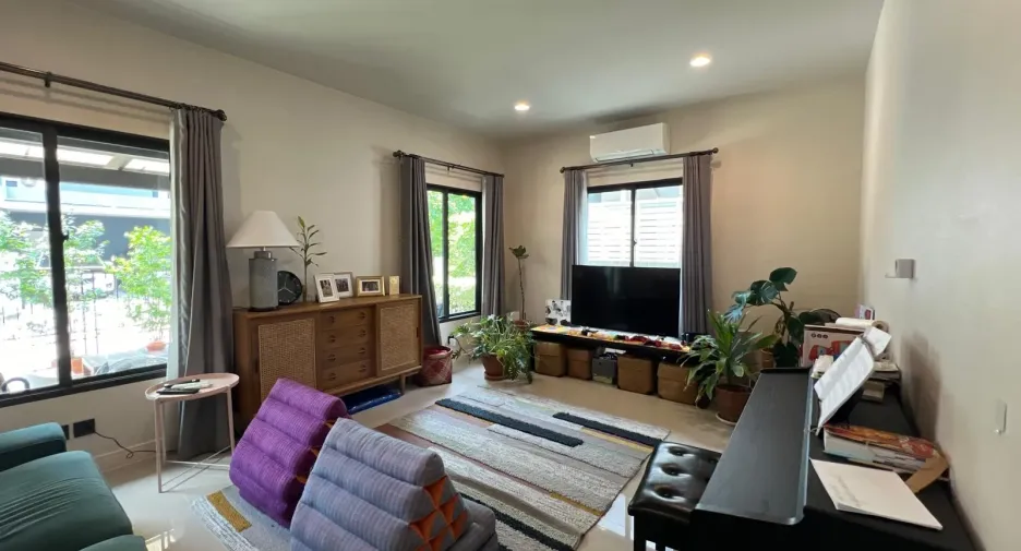 For rent 4 bedrooms house in Bang Kapi, Bangkok