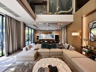 For rent 5 bed house in Huai Khwang, Bangkok