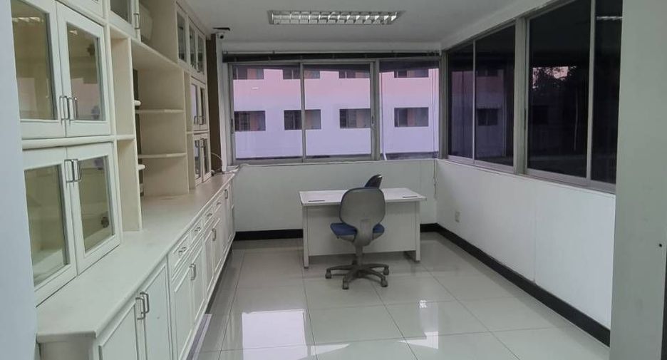 For sale 4 Beds office in Mueang Chiang Rai, Chiang Rai