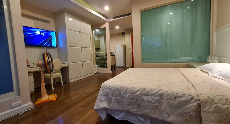 For rent studio condo in Pathum Wan, Bangkok