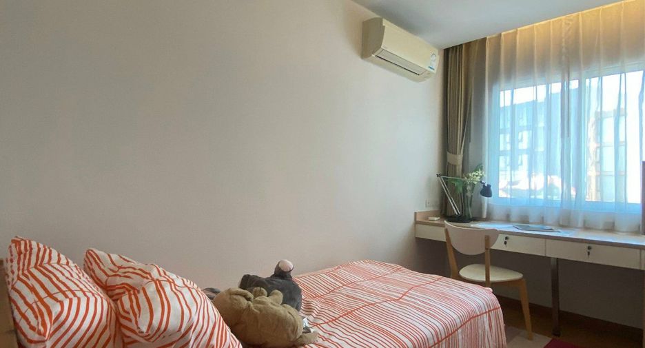 For rent 3 bed condo in Phra Khanong, Bangkok