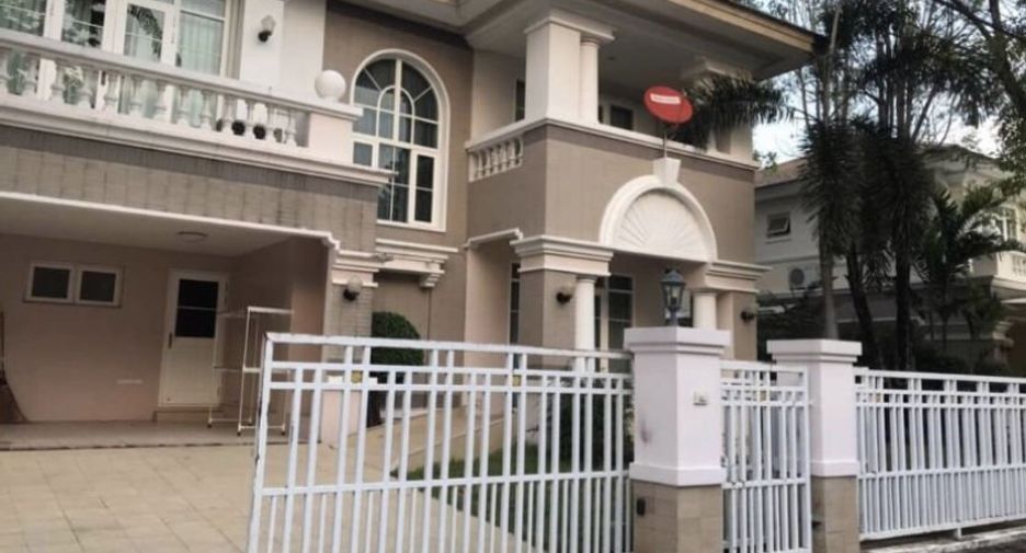 For sale 4 bedrooms house in Mueang Samut Prakan, Samut Prakan