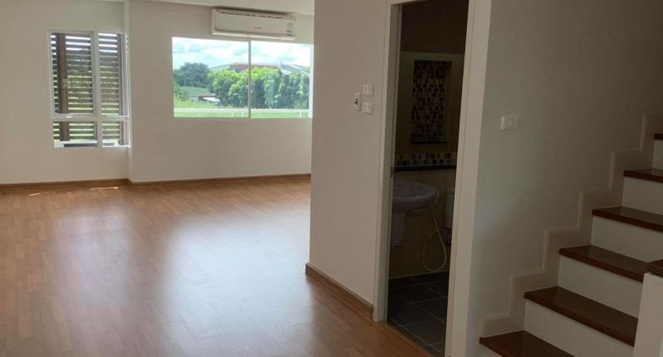 For rent 3 bedrooms retail Space in Lak Si, Bangkok