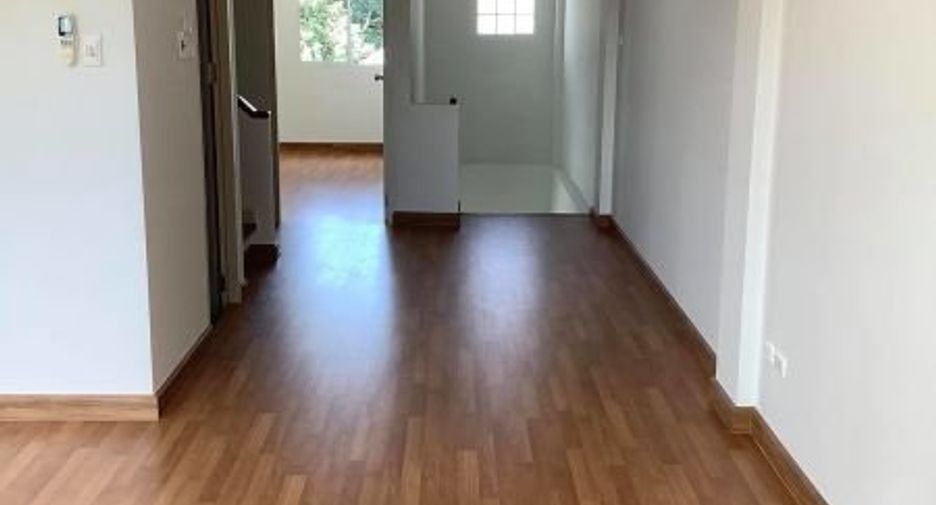 For rent 3 bedrooms retail Space in Lak Si, Bangkok