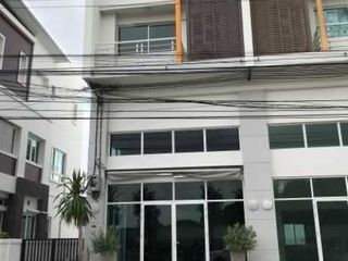 For rent 3 Beds retail Space in Lak Si, Bangkok