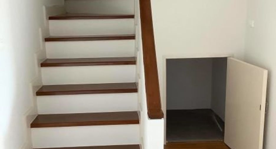 For rent 3 bedrooms retail Space in Lak Si, Bangkok