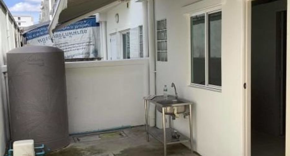 For rent 3 bedrooms retail Space in Lak Si, Bangkok