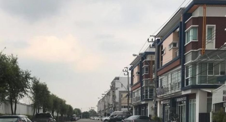 For rent 3 bedrooms retail Space in Lak Si, Bangkok