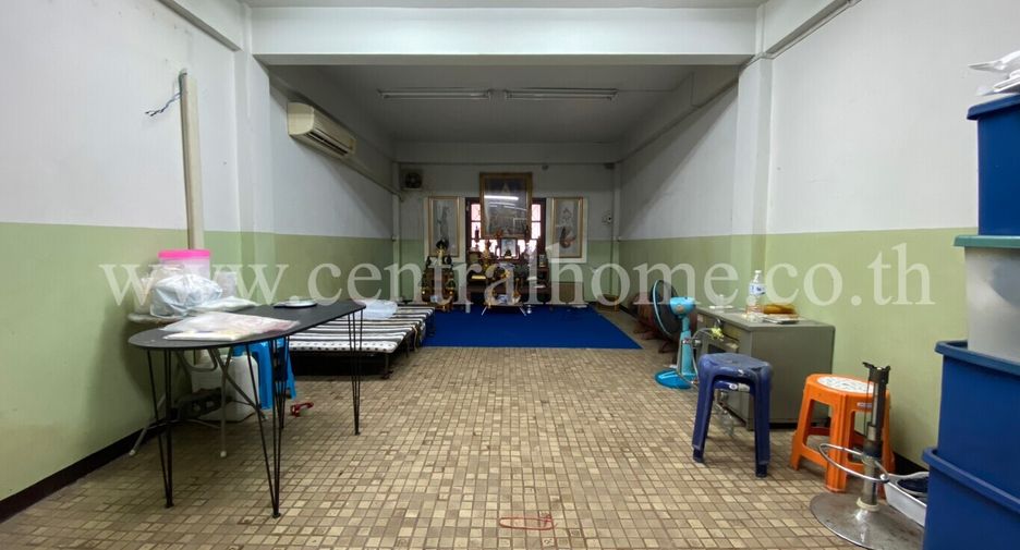 For sale 3 bed retail Space in Pak Kret, Nonthaburi